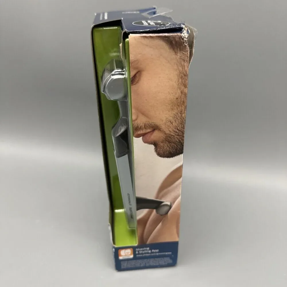 BL Philips Norelco Shaver 3500 Trim & Shave Bodygroom Brand New Damaged Box